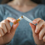 rompiendo cigarrillo